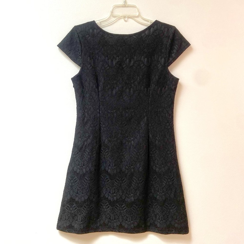 Black SOLITAIRE Lace Dress w/ Cap Sleeve